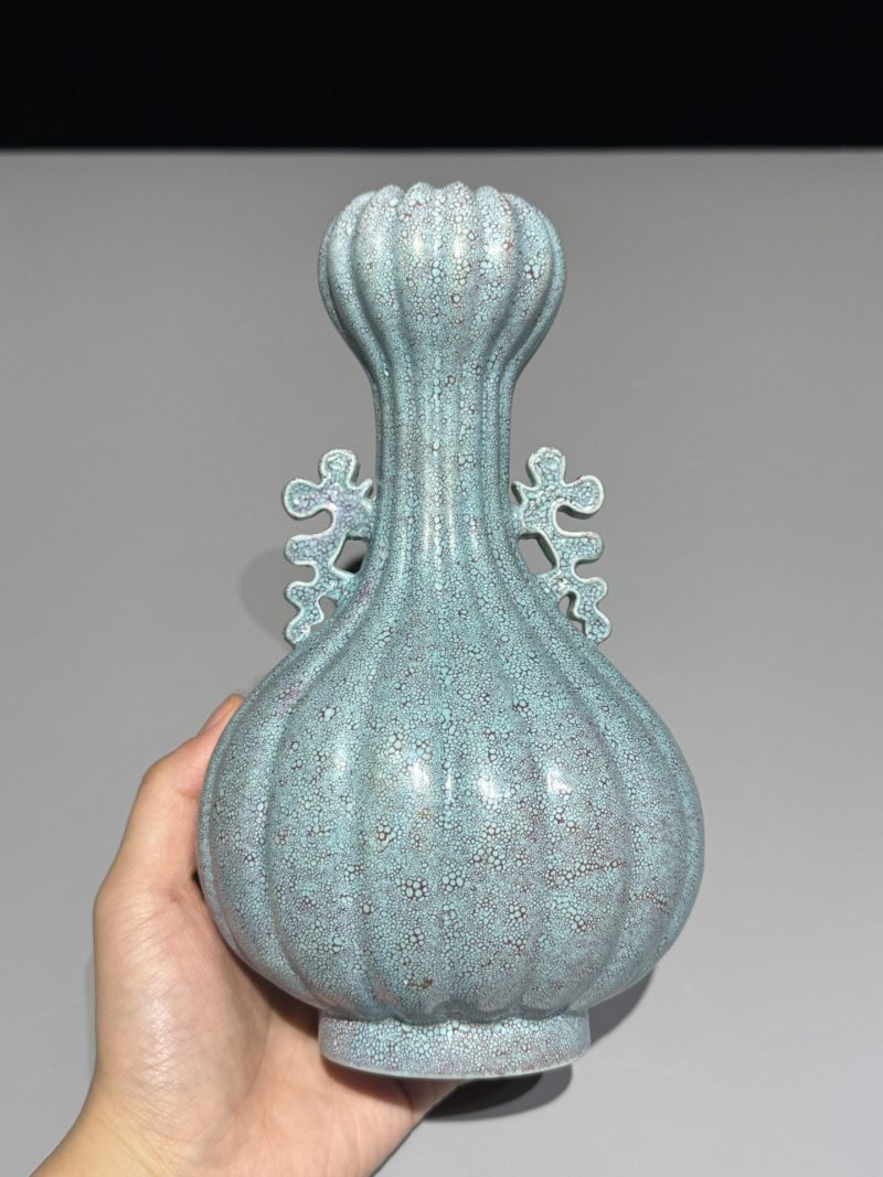   清晚期 炉钧釉双耳菊瓣蒜头瓶 - 图5