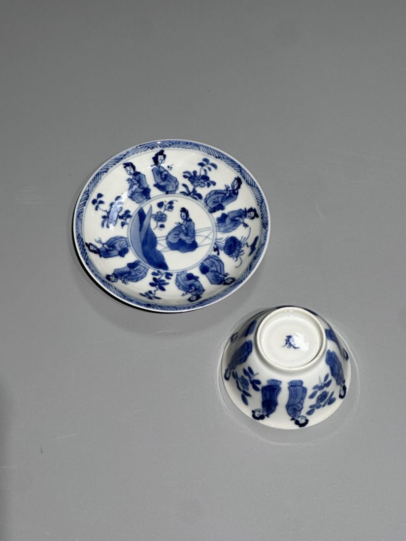   清康熙 青花仕女图杯碟一组两件 - 图3