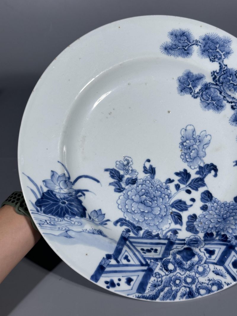   清雍正 青花花卉纹大盘 带木底座 - 图8