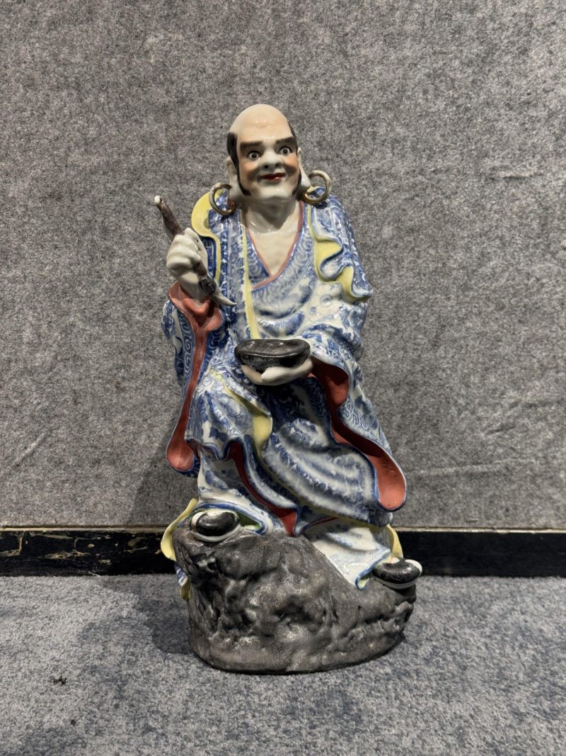    七十年代 青花加彩十八罗汉人物瓷塑 - 图34