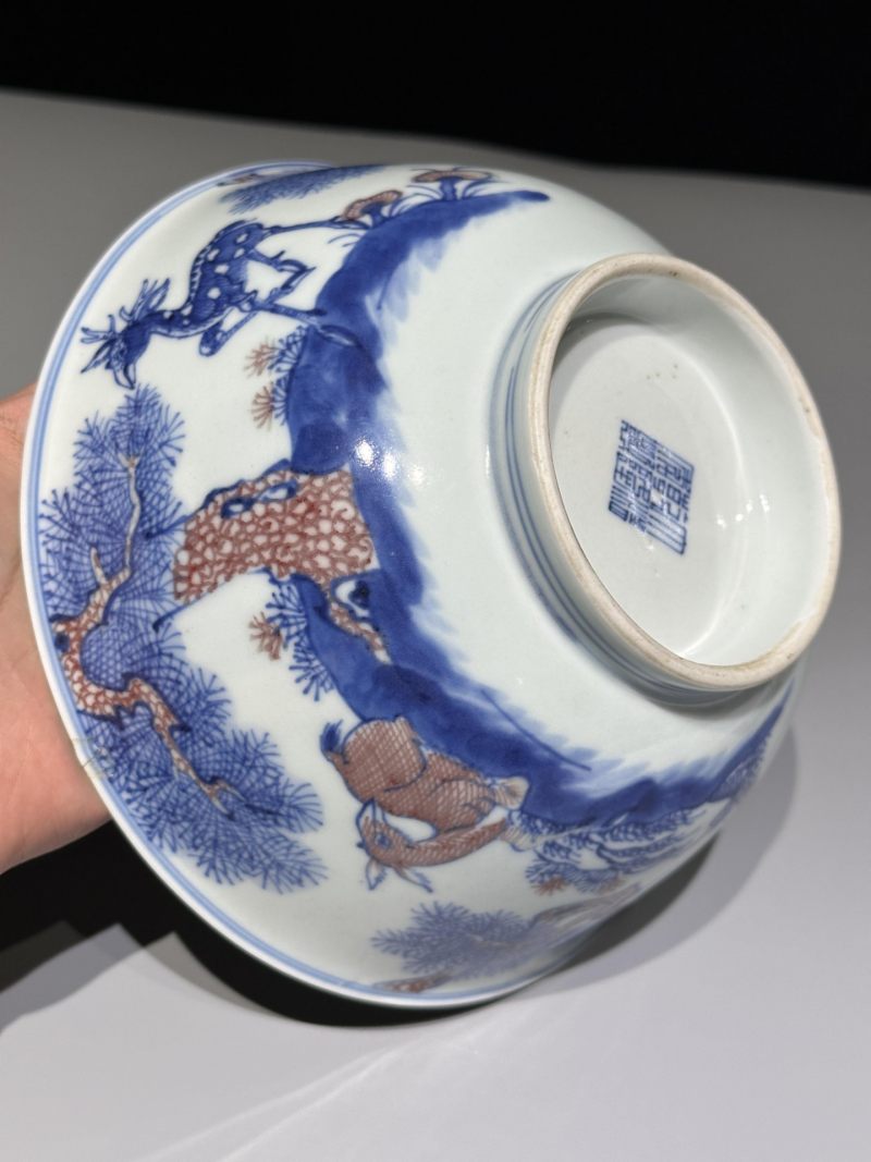    清乾隆 青花釉里红松鹿延年大碗 - 图5