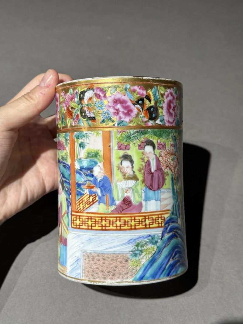    清晚期 广彩‘仕女对弈图’笔筒 - 图5