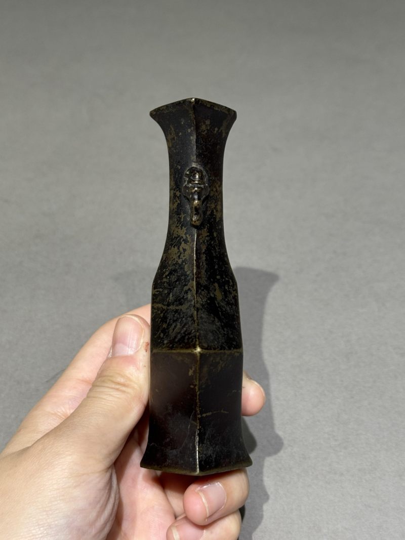    清 兽耳小铜瓶 带底座 - 图7
