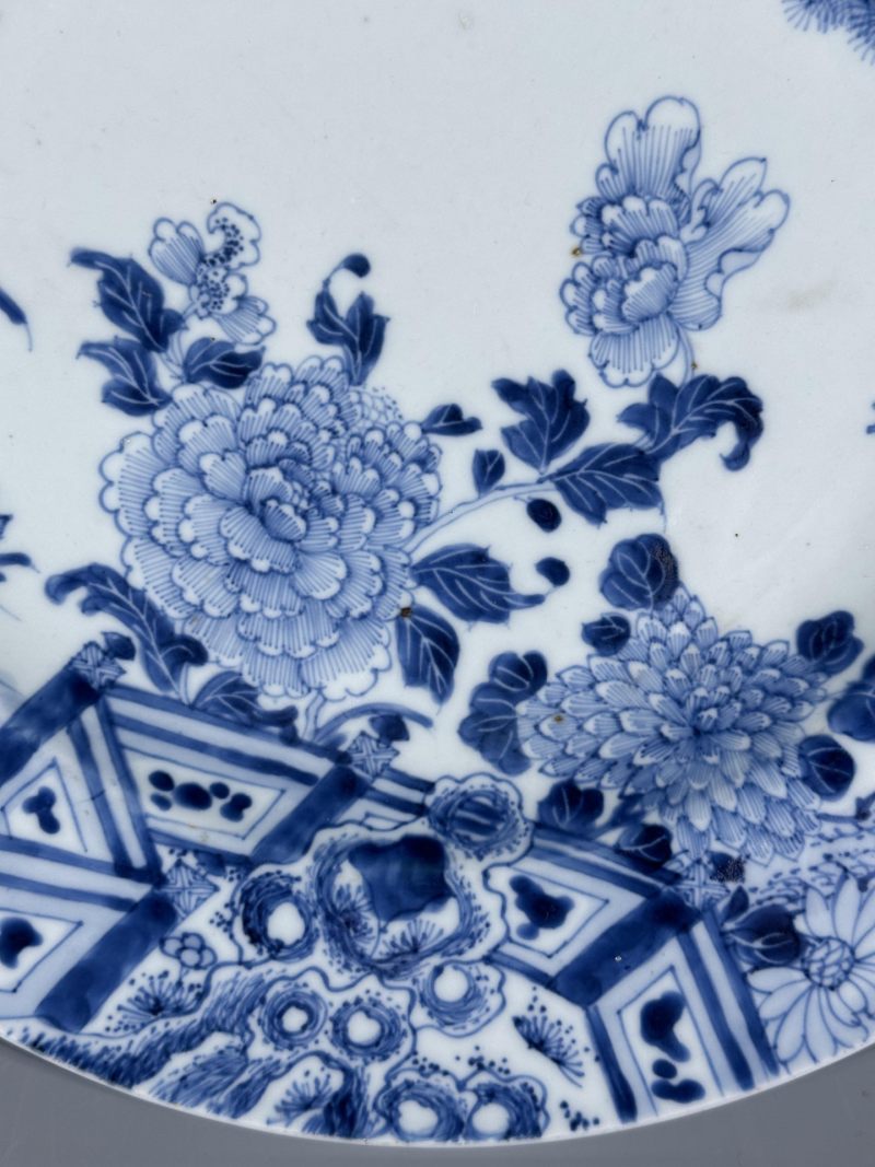    清雍正 青花花卉纹大盘 带木底座 - 图10