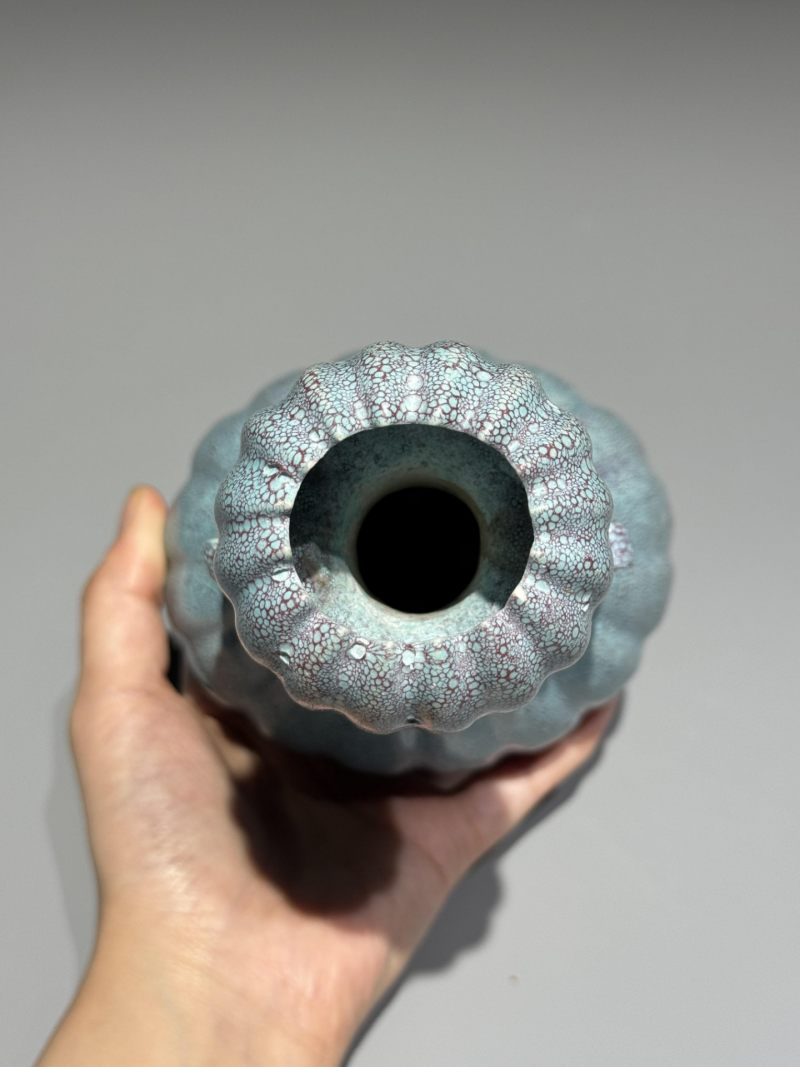    清晚期 炉钧釉双耳菊瓣蒜头瓶 - 图8
