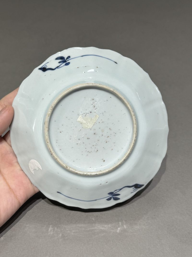    清康熙 青花山水鹤纹花口杯、碟 （一组两件） - 图13