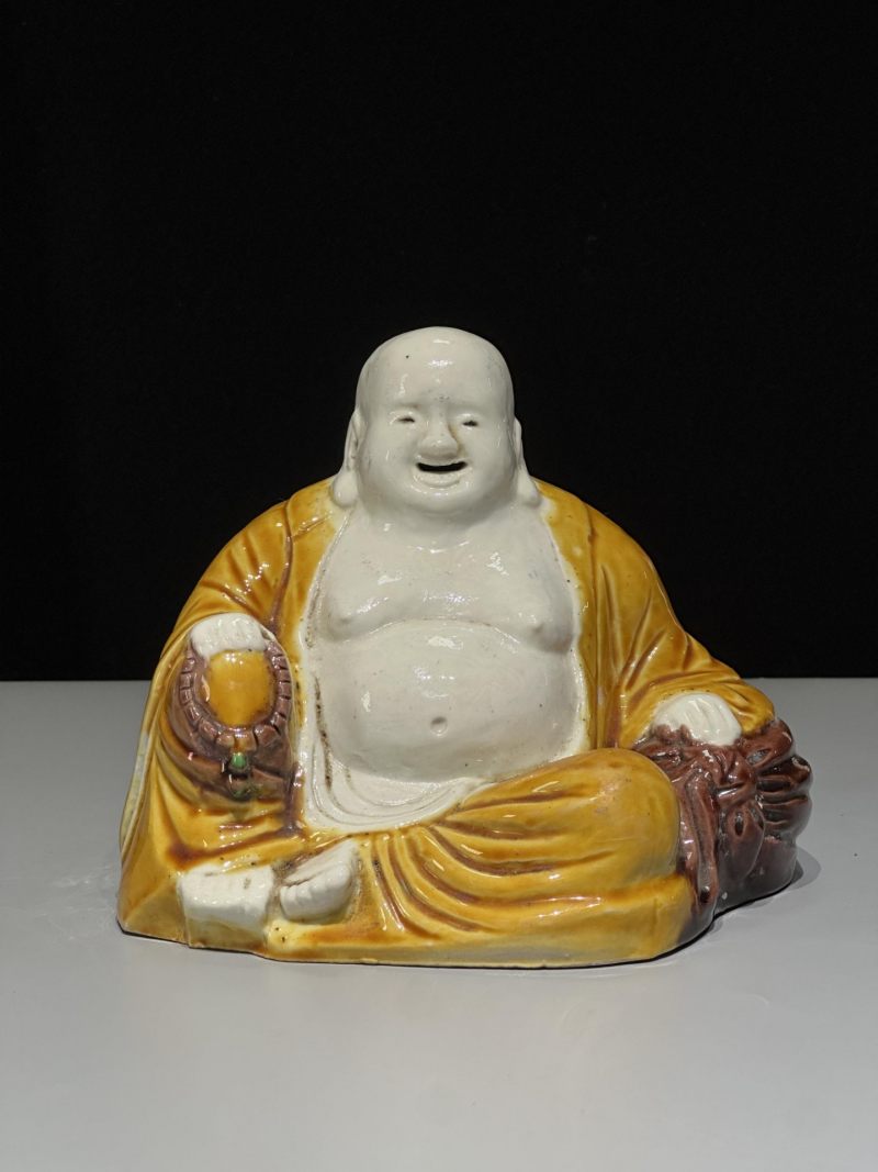   清 素三彩弥勒佛瓷像 - 图2