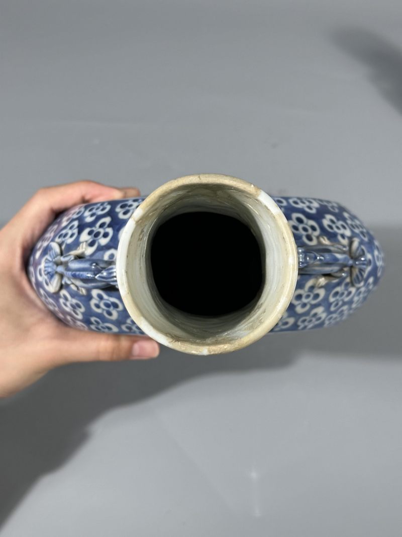    清晚期 青花开窗人物纹魑龙耳抱月瓶 一组(两件) - 图4