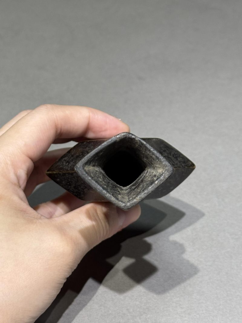    清 兽耳小铜瓶 带底座 - 图9