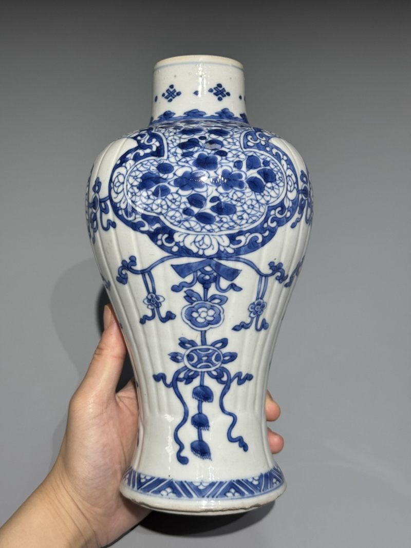    清康熙 青花花卉纹瓜棱瓶 带木盖 - 图4