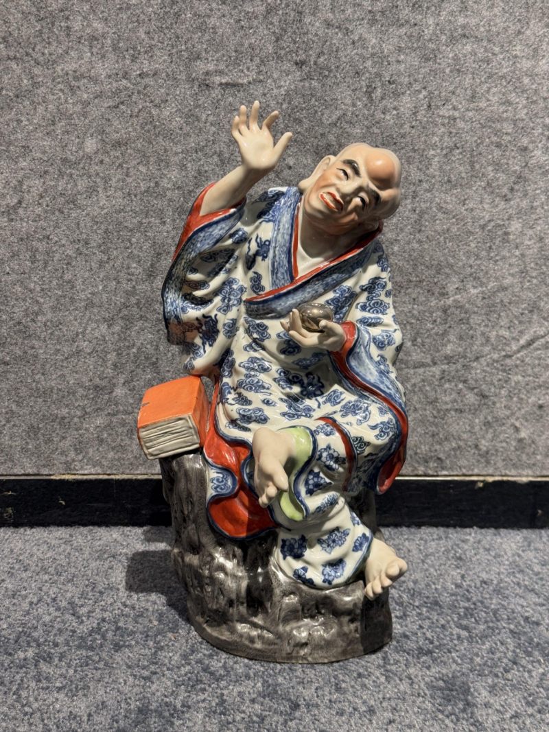    七十年代 青花加彩十八罗汉人物瓷塑 - 图38