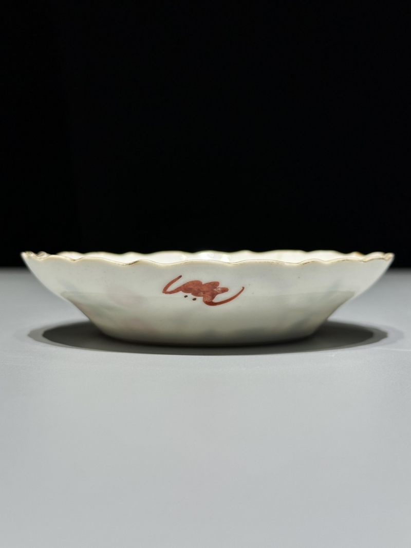    清道光 粉彩枸杞花卉纹花口盘 - 图7