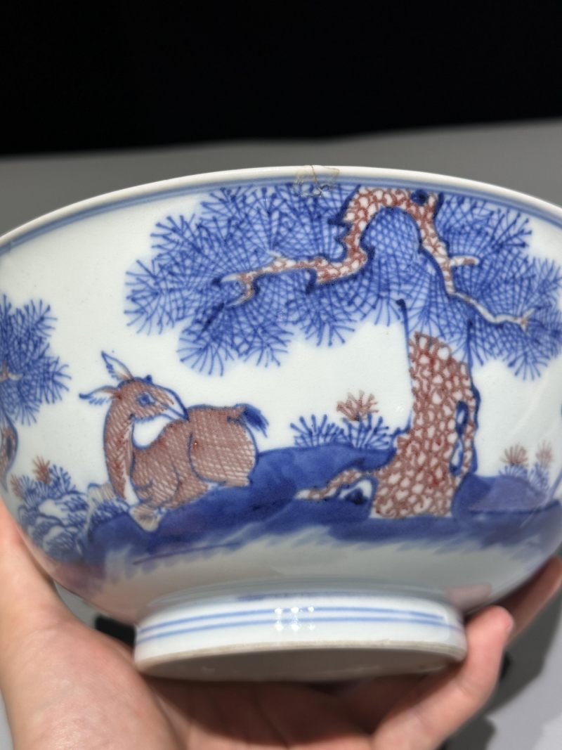    清乾隆 青花釉里红松鹿延年大碗 - 图9