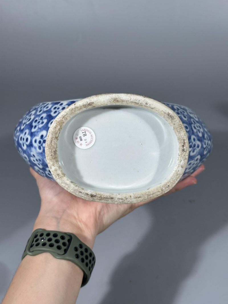    清晚期 青花开窗人物纹魑龙耳抱月瓶 一组(两件) - 图5