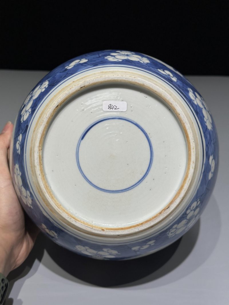    清康熙 青花开窗博古冰梅纹罐 - 图7