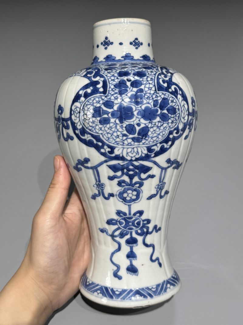    清康熙 青花花卉纹瓜棱瓶 带木盖 - 图5