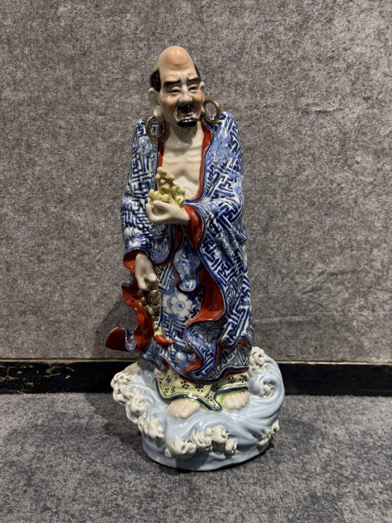    七十年代 青花加彩十八罗汉人物瓷塑 - 图40