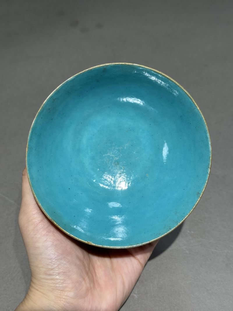    清乾隆 金地粉彩蝶恋花盖碗 - 图9