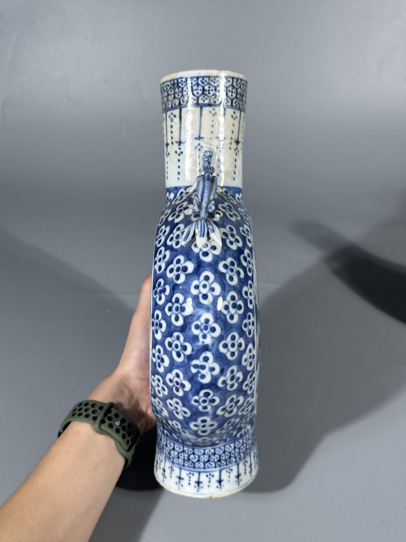    清晚期 青花开窗人物纹魑龙耳抱月瓶 一组(两件) - 图7