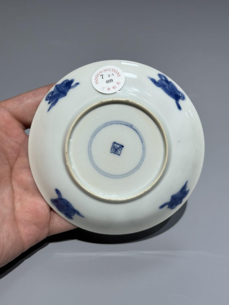    清康熙 青花仕女图杯碟一组两件 - 图10
