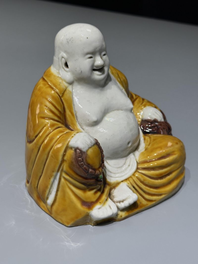    清 素三彩弥勒佛瓷像 - 图6
