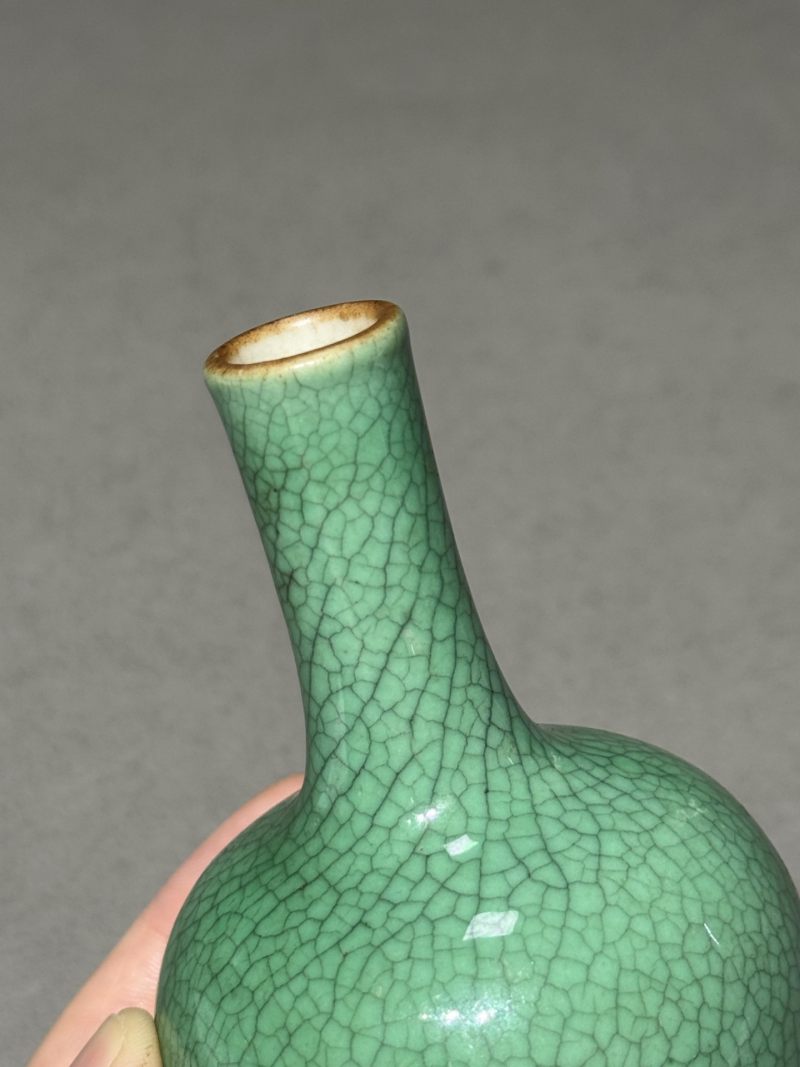    清中期 绿哥釉小天球瓶 配底座 - 图5
