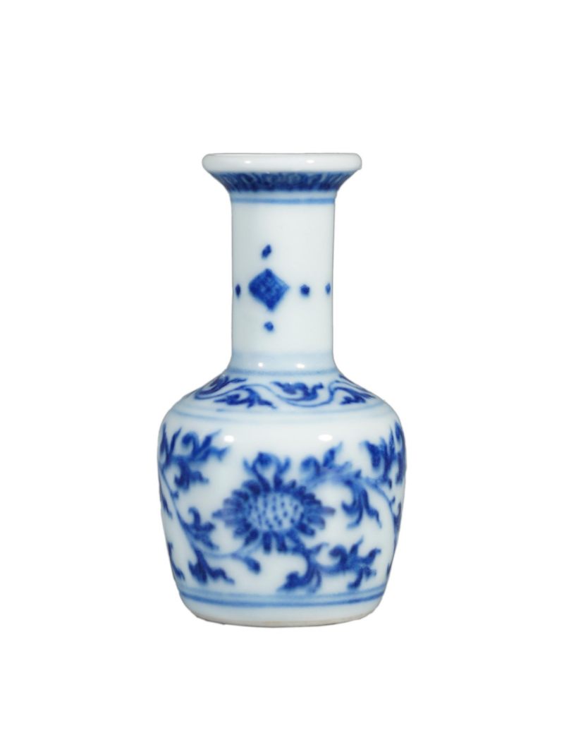    清康熙 青花缠枝花卉纹小瓶 - 图1