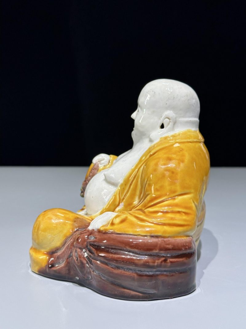    清 素三彩弥勒佛瓷像 - 图8