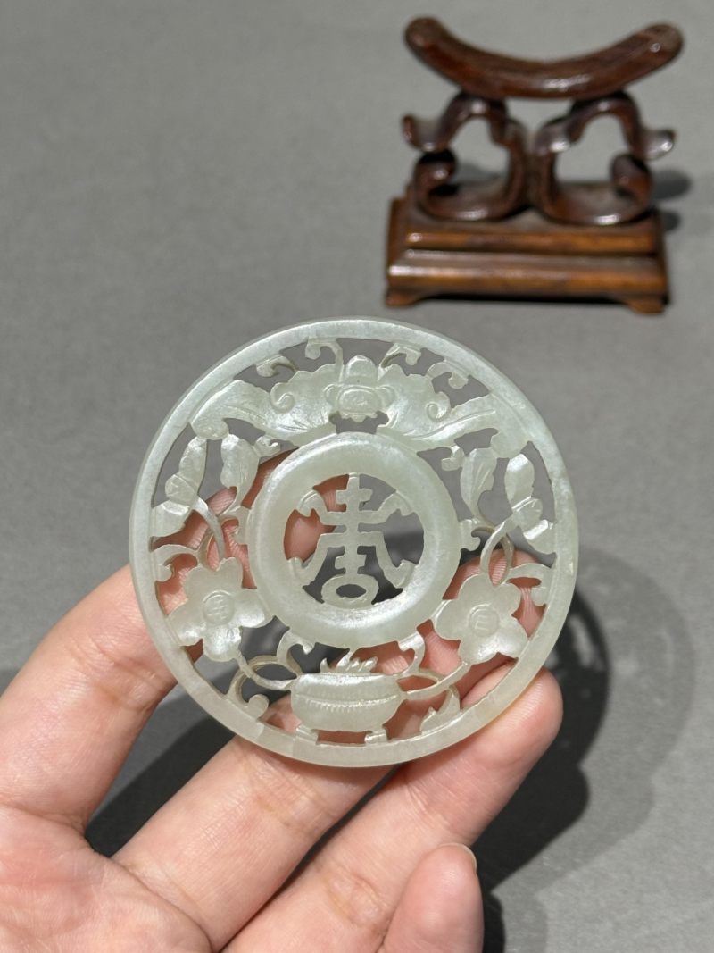    清 ‘福寿’如意玉牌（带底座） - 图3