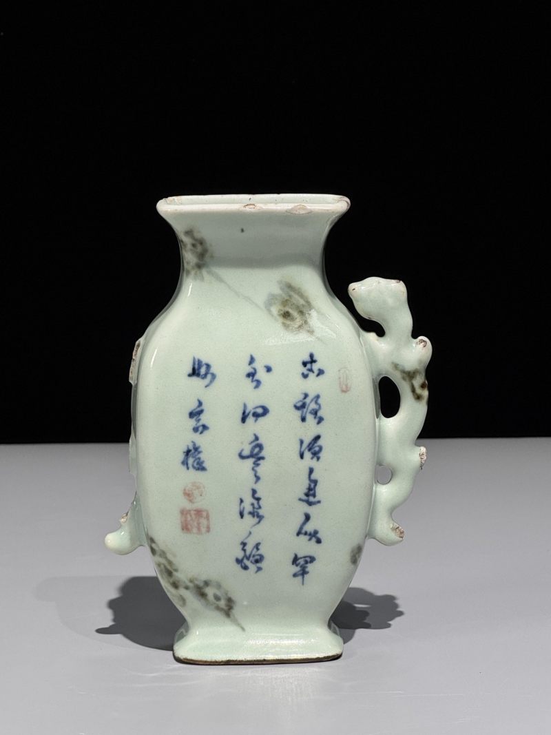    清乾隆 豆青釉青花诗文如意耳璧瓶 - 图2