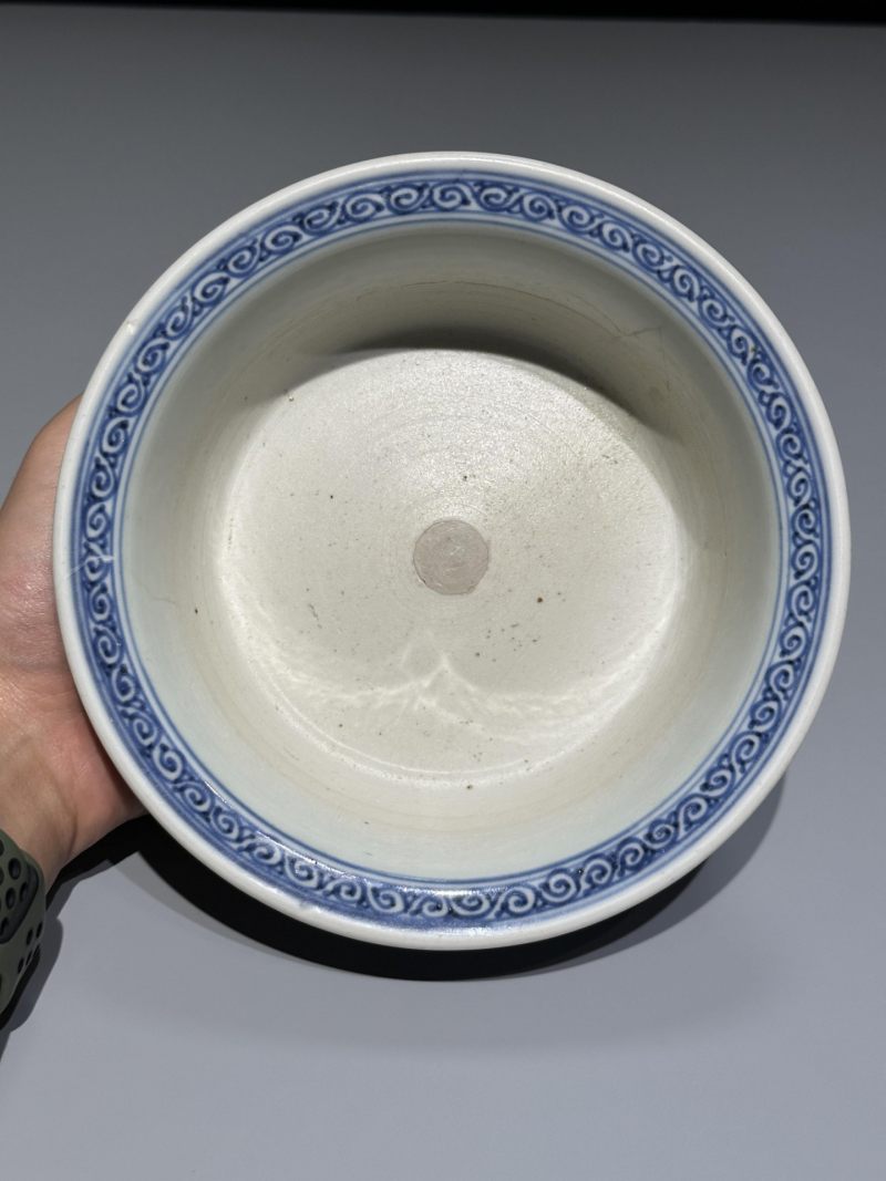    清乾隆 青花缠枝莲纹花盆 - 图3