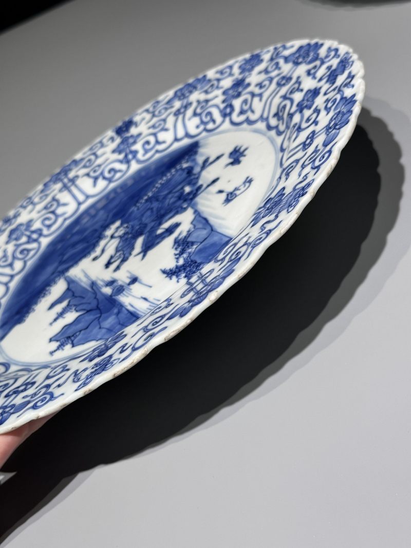   清康熙 青花人物图花口盘一对 - 图12