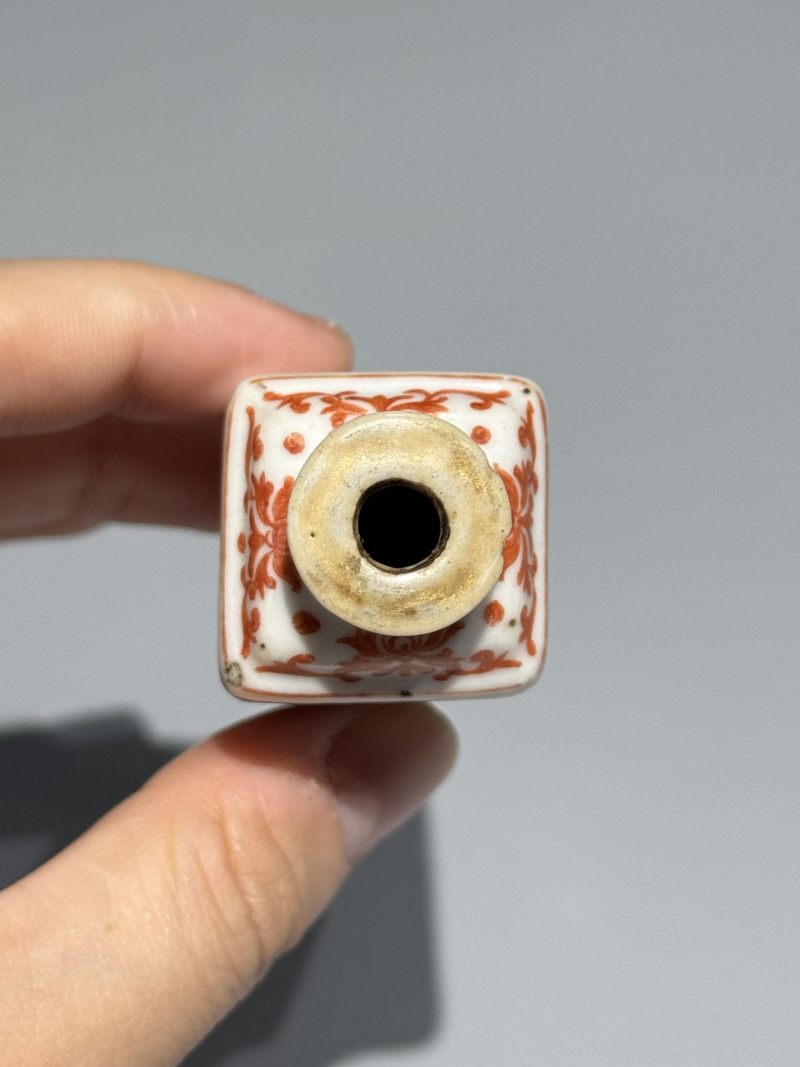    清乾隆 矾红三清茶诗鼻烟壶 - 图10