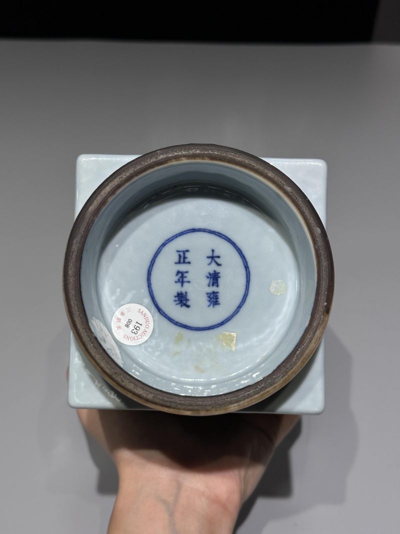    清晚期 天蓝釉兽耳琮式瓶 - 图5