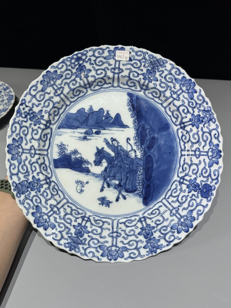    清康熙 青花人物图花口盘一对 - 图13