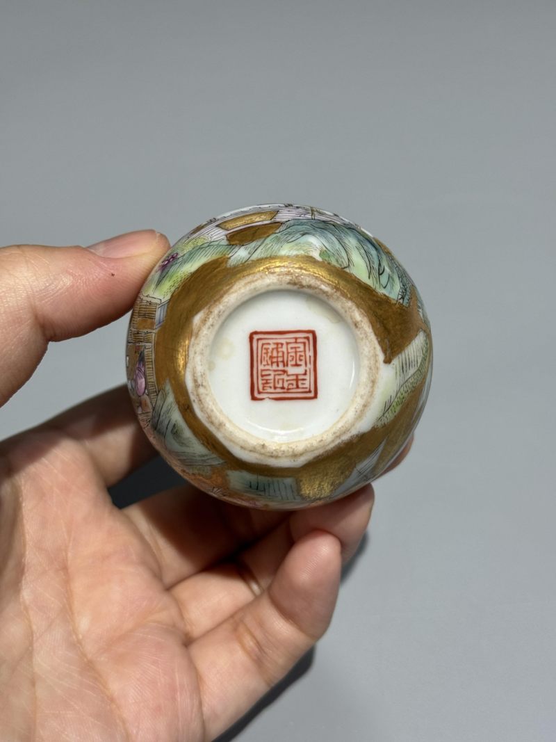    民国 金地粉彩山水阁楼纹小天球瓶一对 - 图13