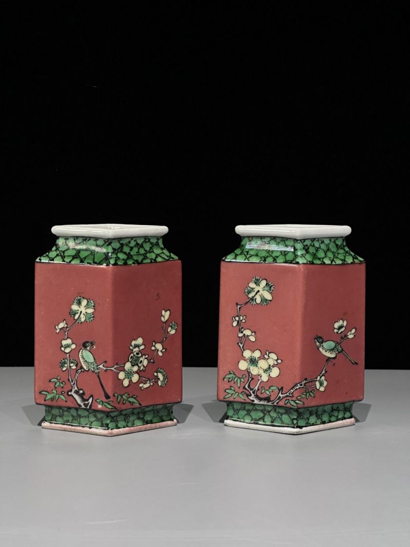    清晚期 粉彩花鸟纹菱形小瓶一对 - 图2