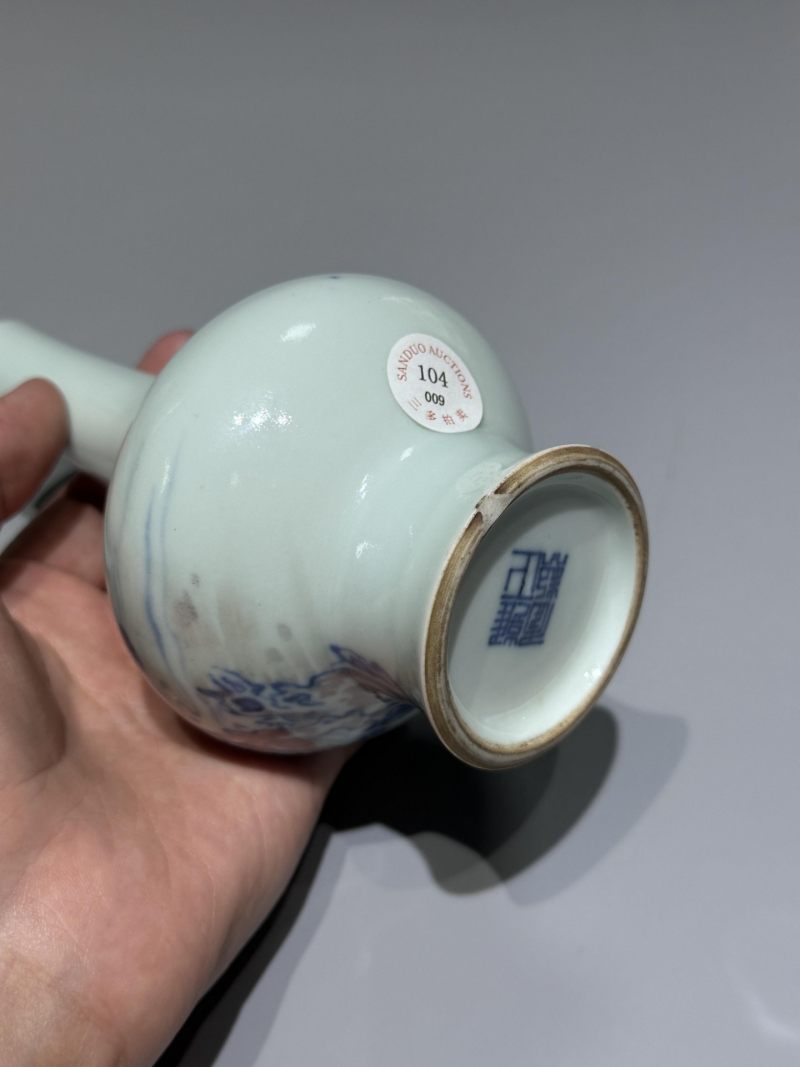    清晚期 青花釉里红山水松石纹荸荠瓶 - 图5