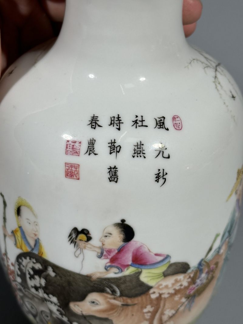    民国 珐琅彩‘春耕牧牛’图题诗灯笼瓶 - 图6
