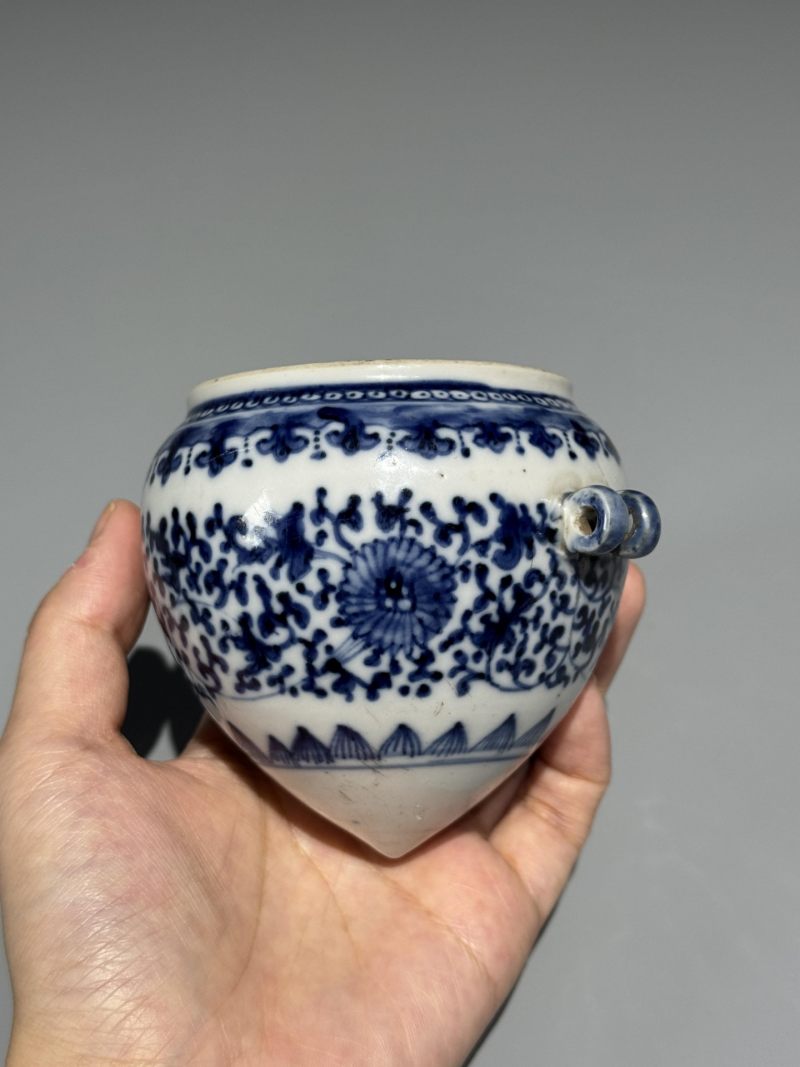    清乾隆 青花缠枝莲纹鸡心型鸟食罐 - 图3