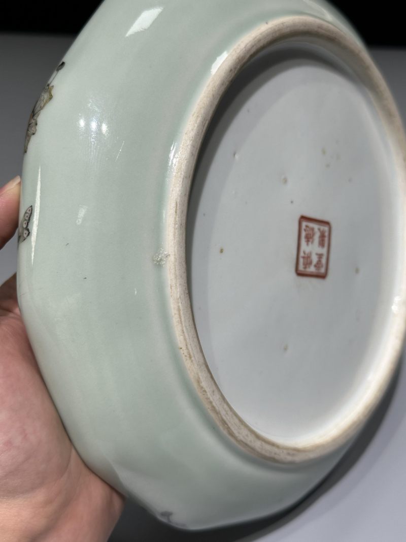    清光绪 粉青地粉彩蝶恋花纹八方笔洗 - 图7