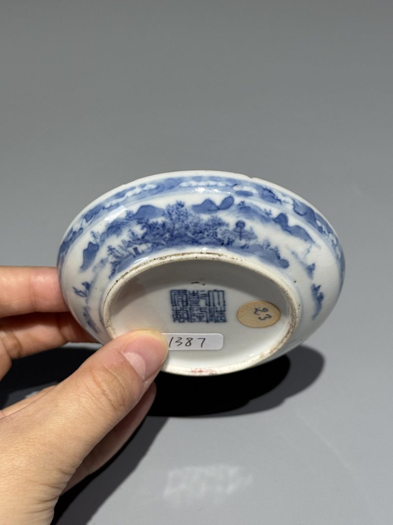    清乾隆 青花山水人物纹印泥盒 - 图8
