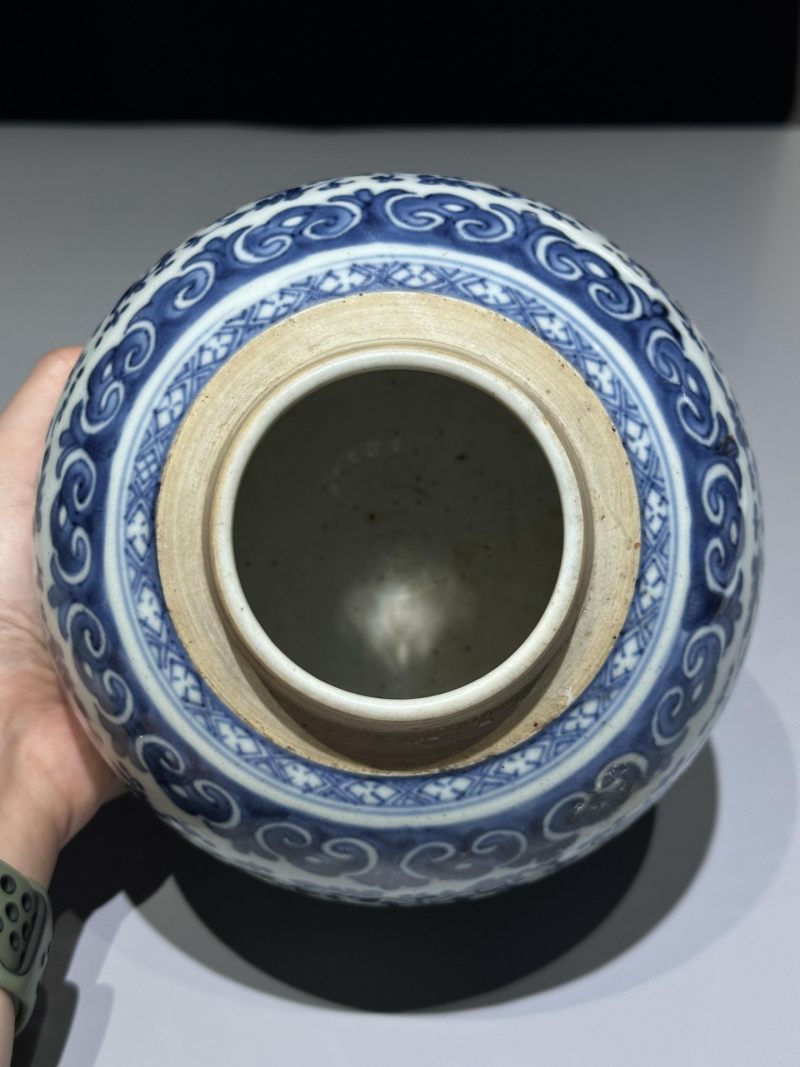    清乾隆 青花缠枝花卉纹罐 - 图3
