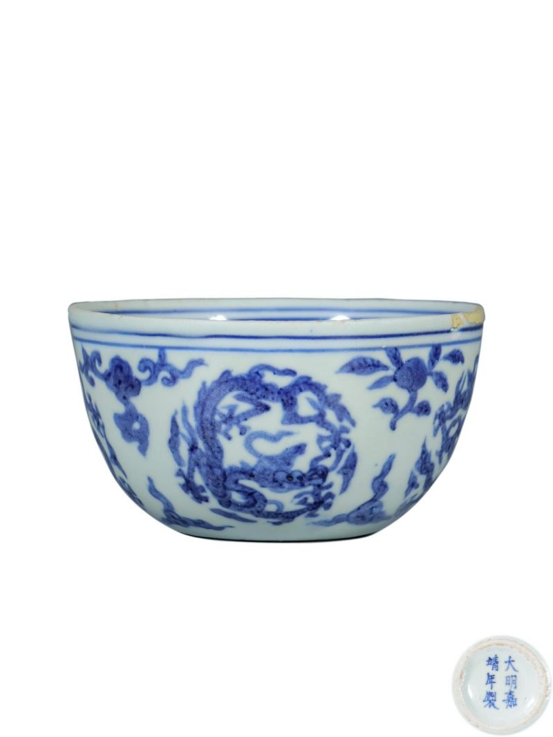    明嘉靖 青花团龙寿字纹碗 - 图1