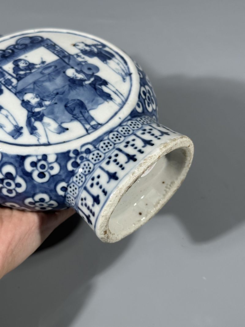    清晚期 青花开窗人物纹魑龙耳抱月瓶 一组(两件) - 图15