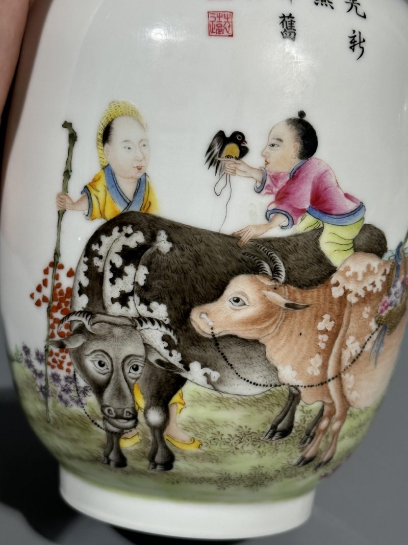    民国 珐琅彩‘春耕牧牛’图题诗灯笼瓶 - 图7