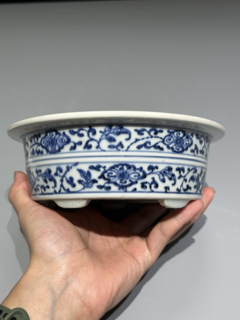    清乾隆 青花缠枝莲纹花盆 - 图8