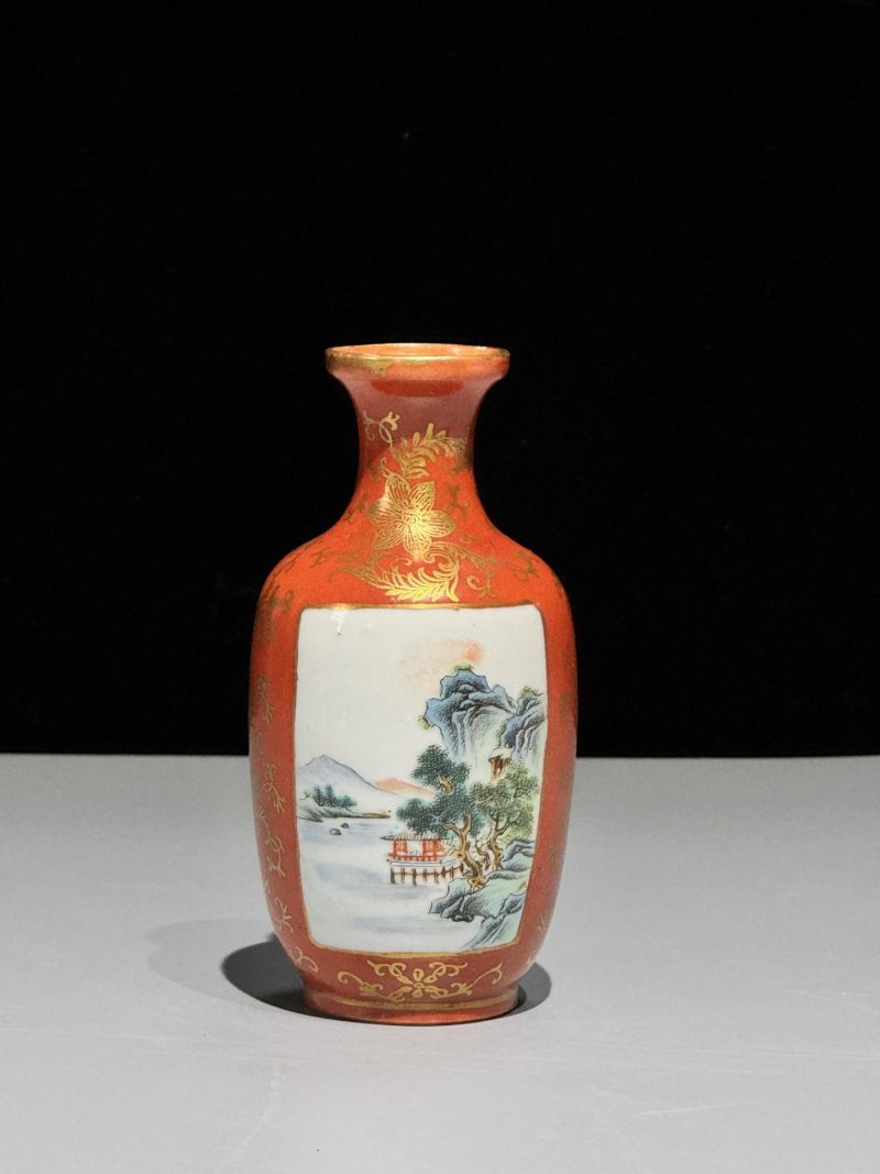   清晚期 珊瑚红地描金开窗粉彩山水纹灯笼瓶 - 图2