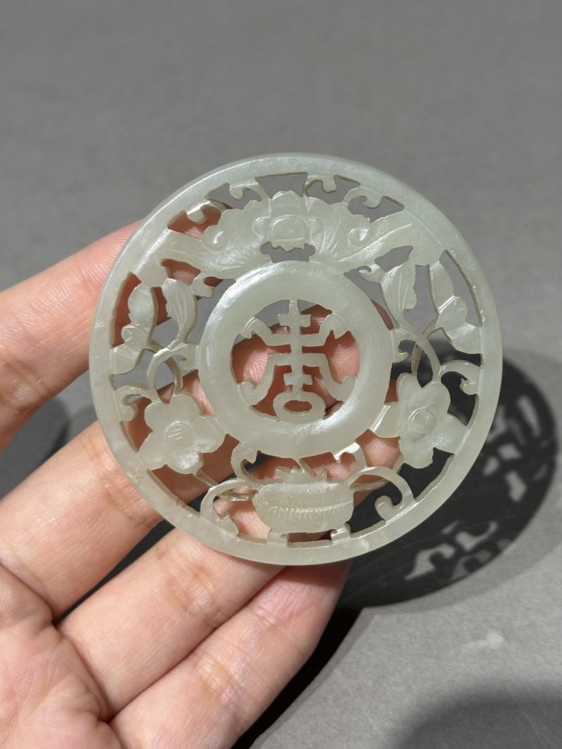    清 ‘福寿’如意玉牌（带底座） - 图9