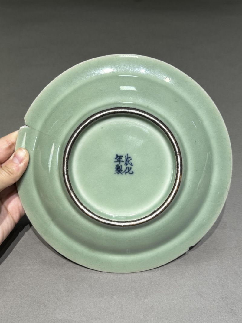    清乾隆 豆青釉青花釉里红竹芝纹盘 - 图7
